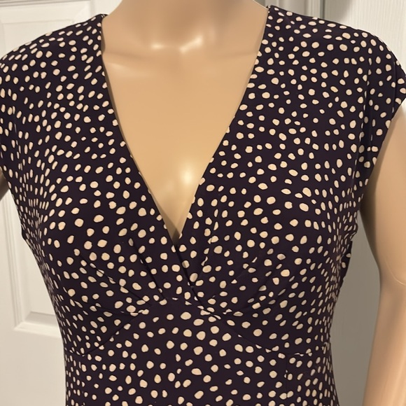 CHAPS Dress V neck stretch purple and beige polka dots size small - Picture 2 of 8